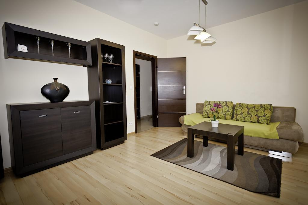 Senator Warsaw Apartments Exterior photo